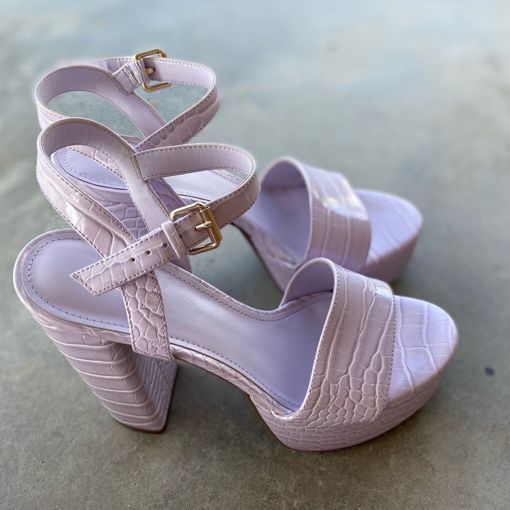 Purple Guess Gabeli platform sandals with buckle closure